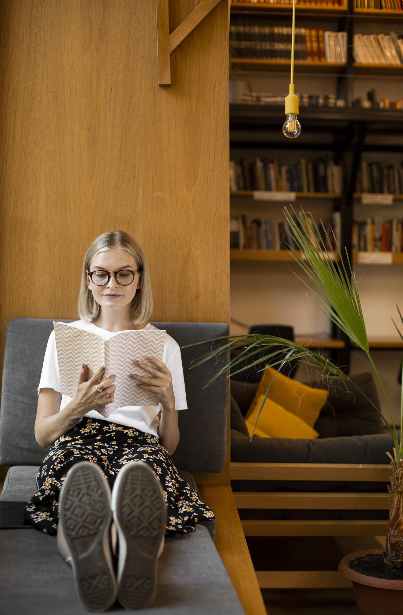 Coin lecture aménagé dans un bureau