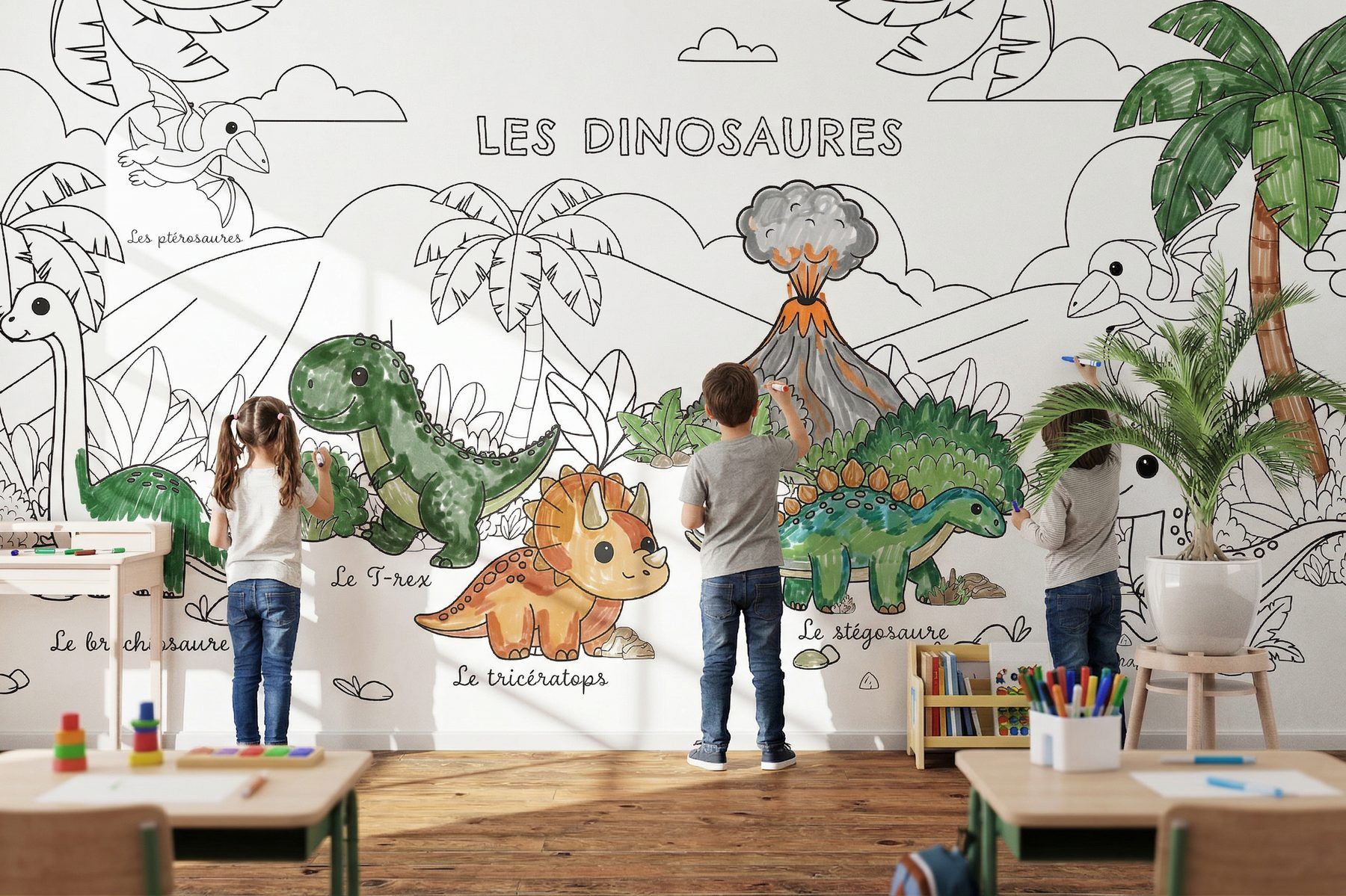 Enfants coloriant une fresque murale géante sur le thème des dinosaures dans une salle de classe