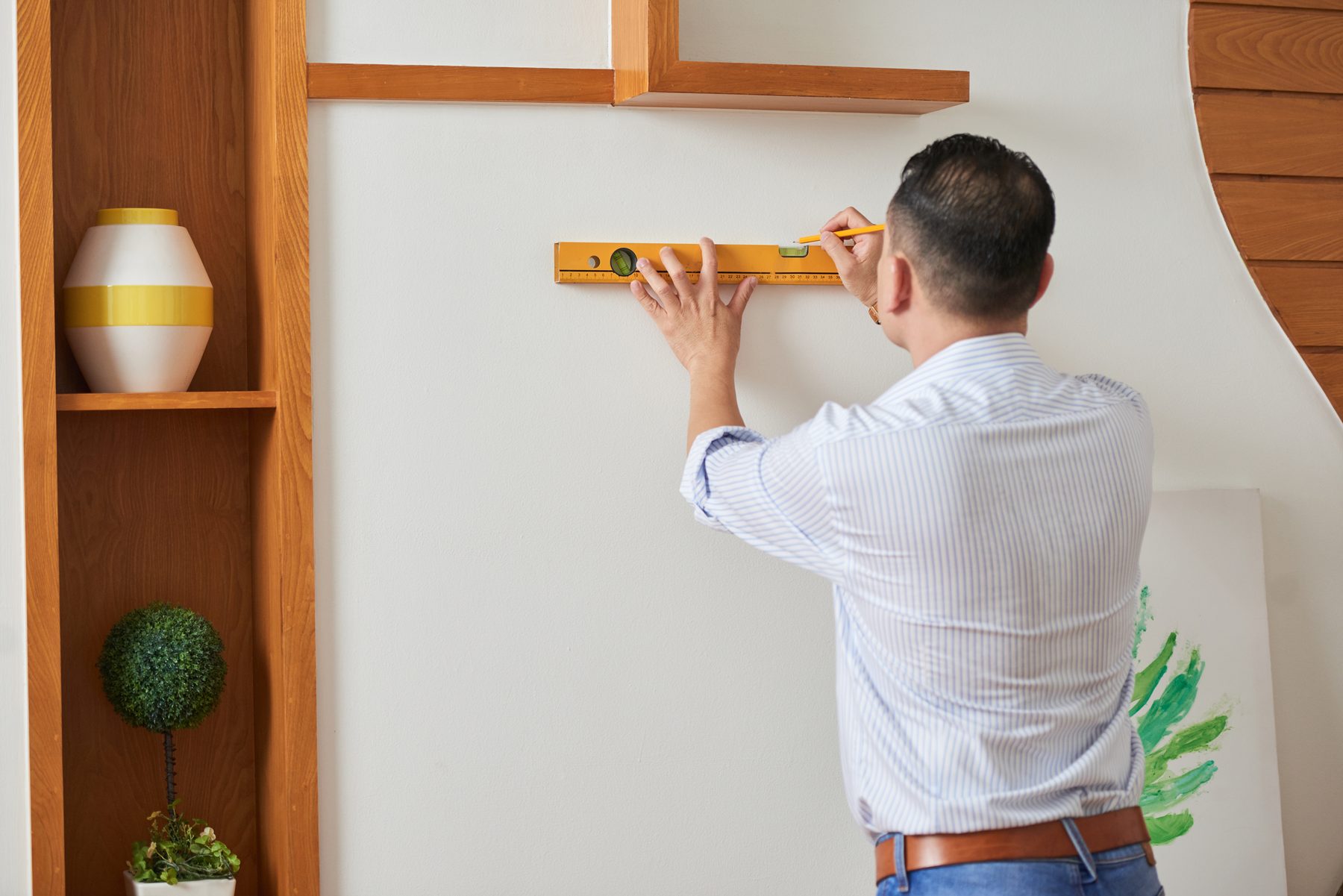 Preparer son mur avant la pose de papier peint pre-encole