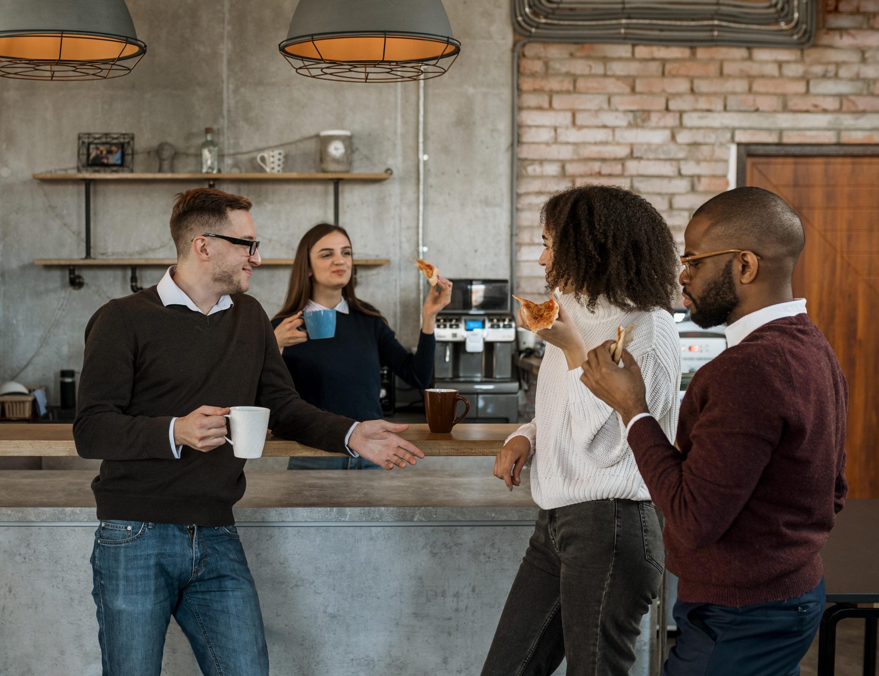 Équipe en bureau décoré - bien-être et QVCT